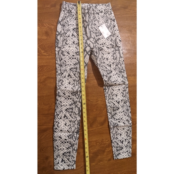 Good American Skinny Jeans - Picture 5 of 12